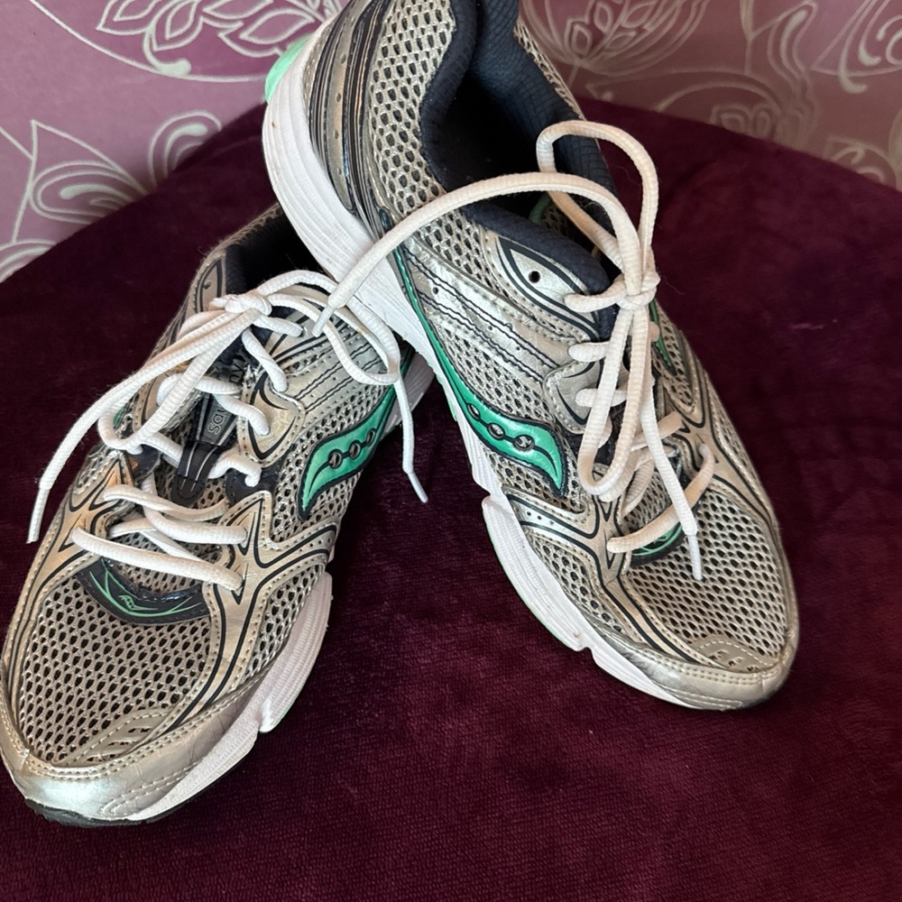 Saucony Grid Liberty Silver and Green shoe Sz 9
